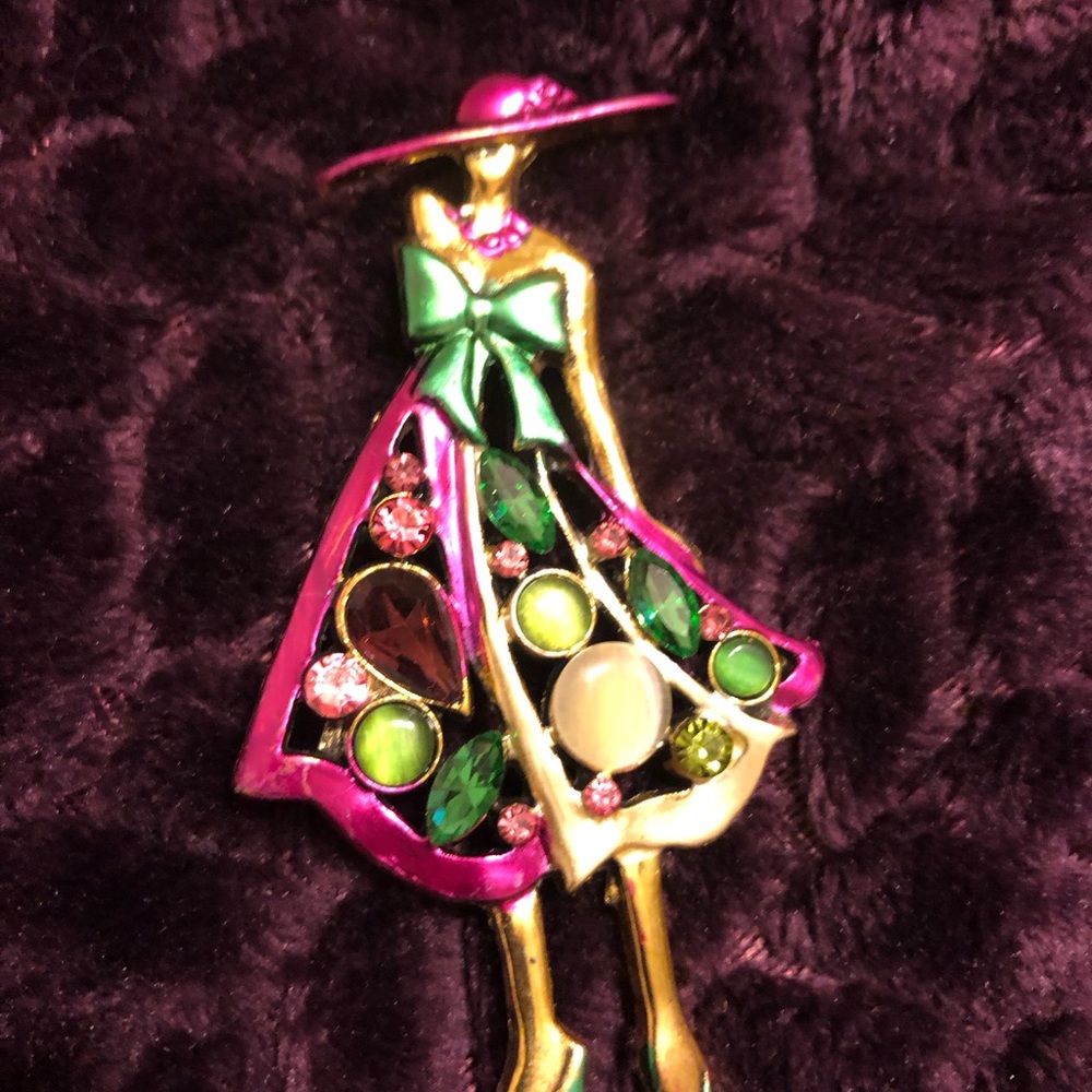 Elegant Multicolor Brooch with Hat Design